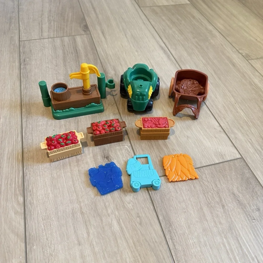 Little People Fisher Price Lot Of Accessories Pump & Gate Tractor Berries Carrot